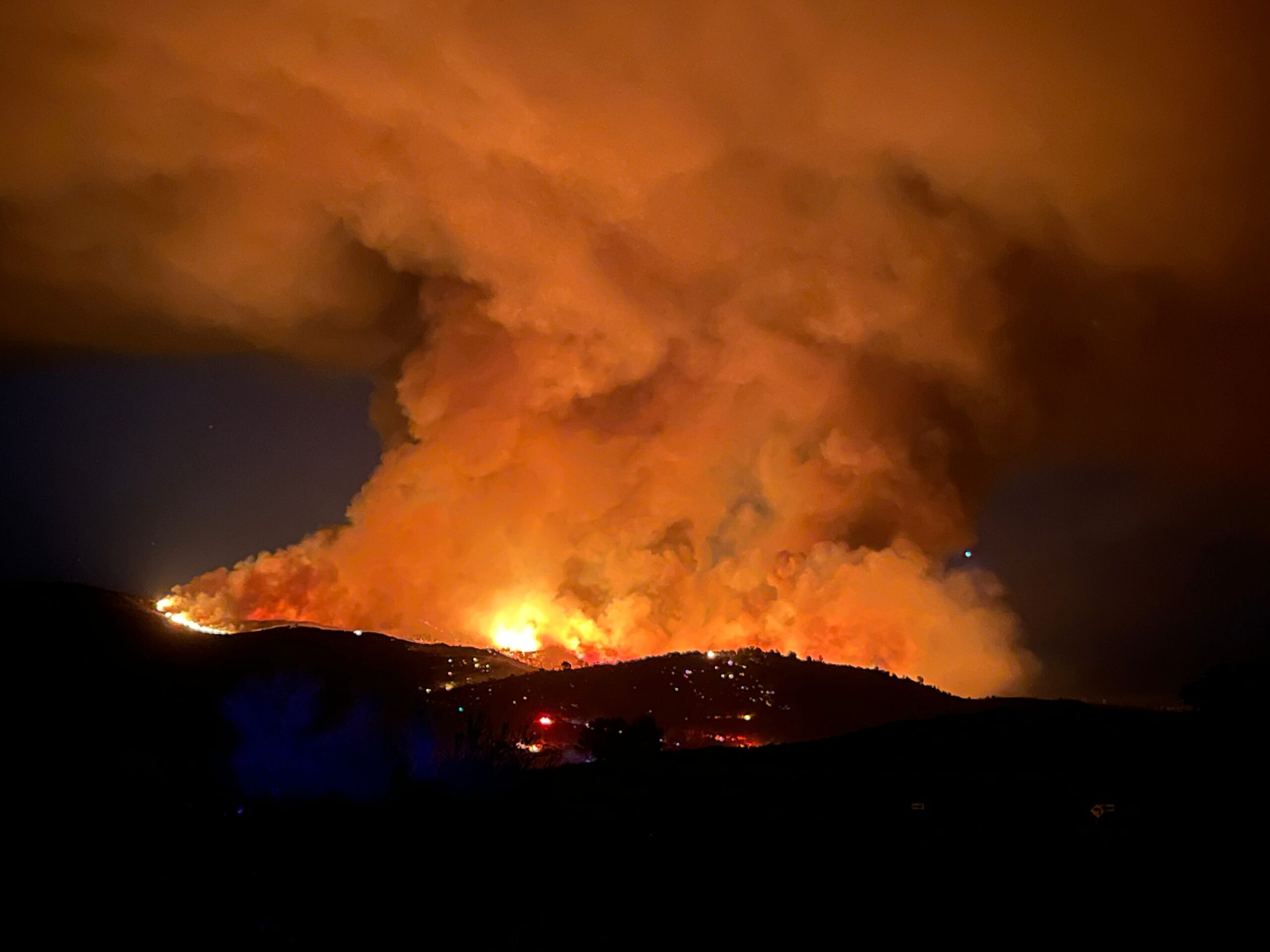 Fire in Calaveras County Today: CAL FIRE Responds to Multi-Acre Wildfire Near Mountain Ranch as Evacuations Begin